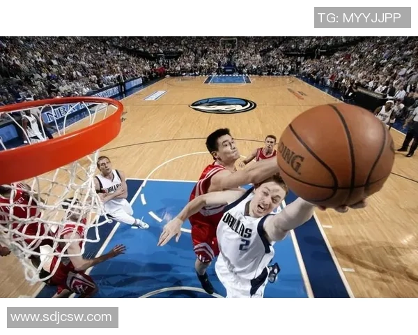 开拓者与小牛季后赛首战激战正酣谁能抢占先机争夺胜利荣耀